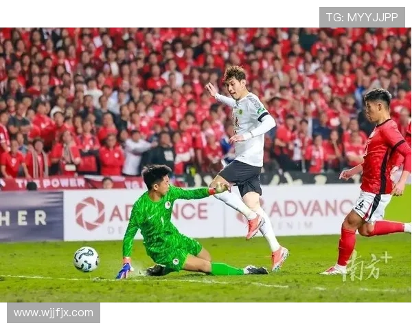 省港杯三连冠书写足球历史新篇